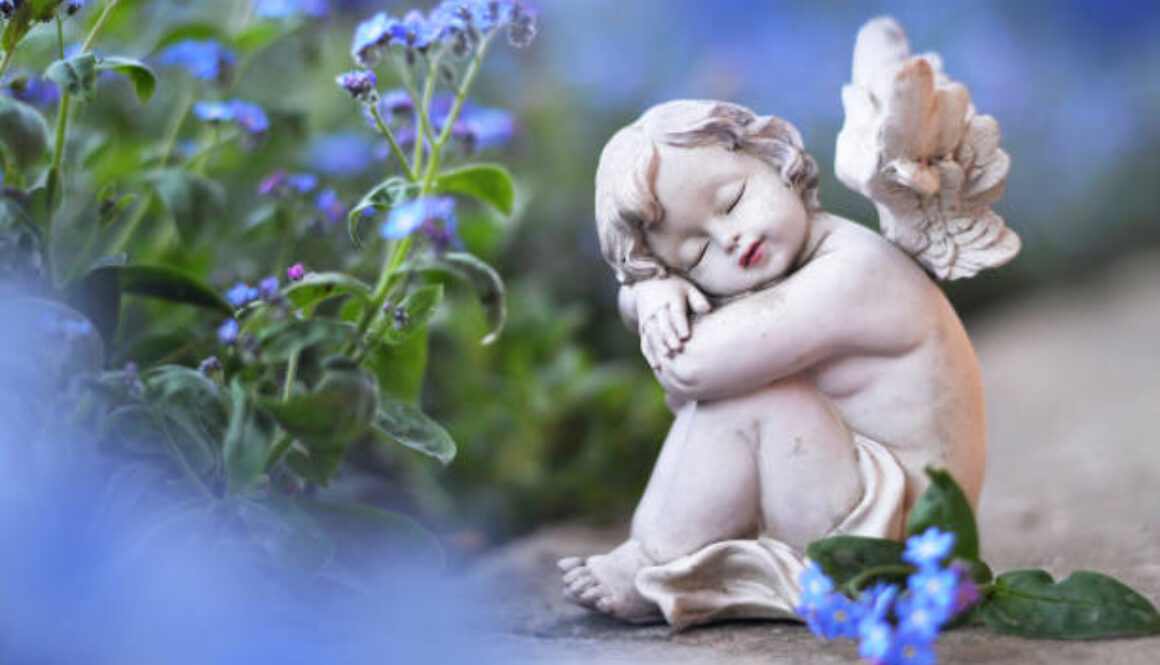 Little angel and spring flowers