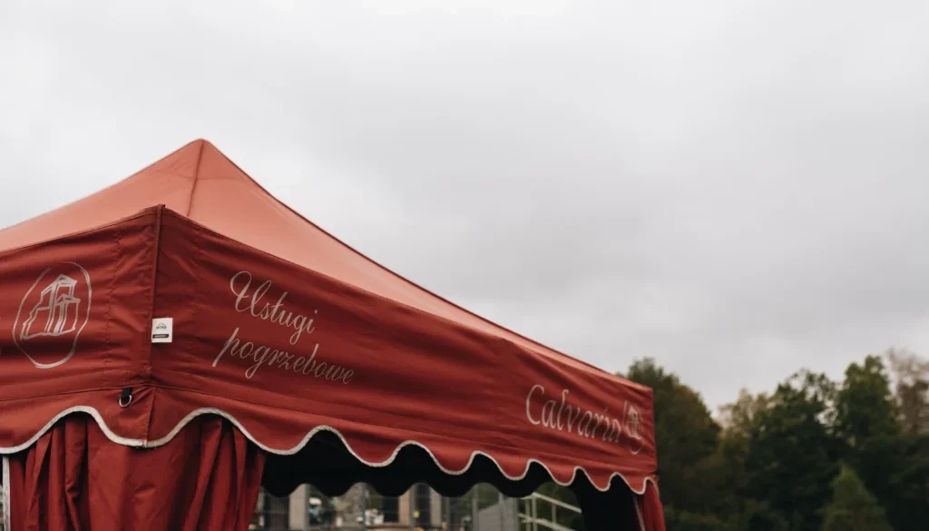 Asysta ceremonialna Calvaria podczas pochówku – Zakład Pogrzebowy Wejherowo 24/7