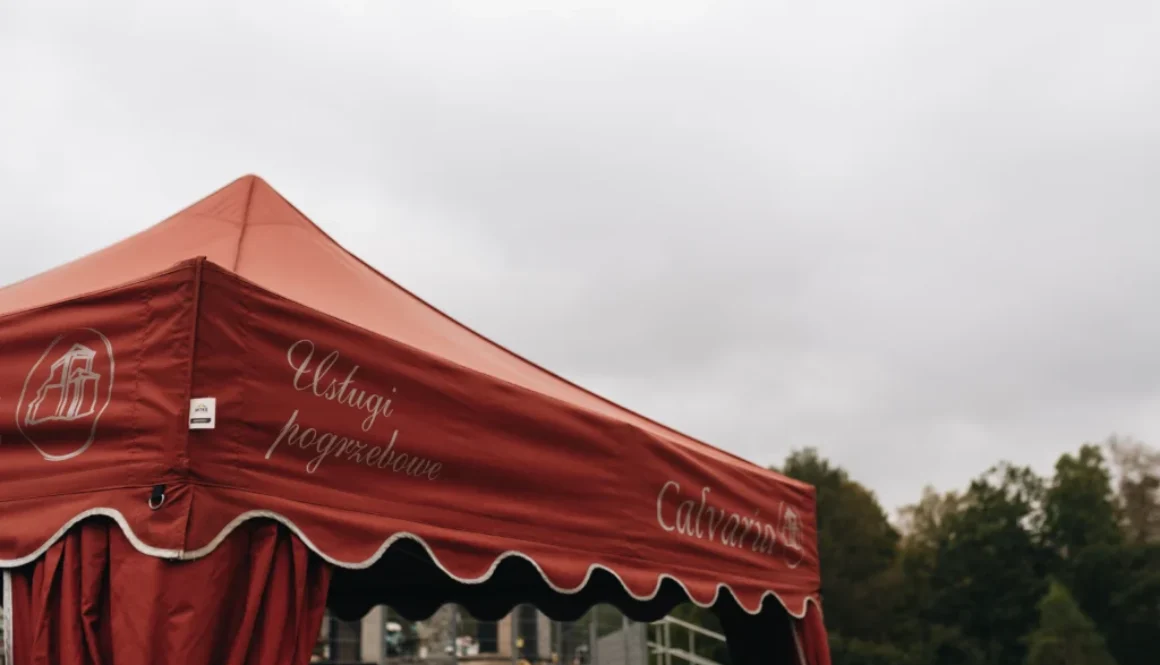 Asysta ceremonialna Calvaria podczas pochówku – Zakład Pogrzebowy Wejherowo 24/7
