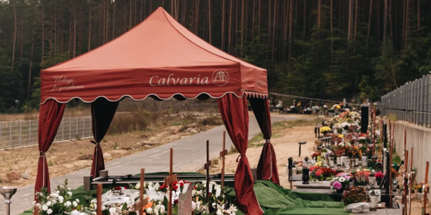 Ceremonia pożegnalna z kwiatami i asystą Calvaria – Zakład Pogrzebowy Wejherowo