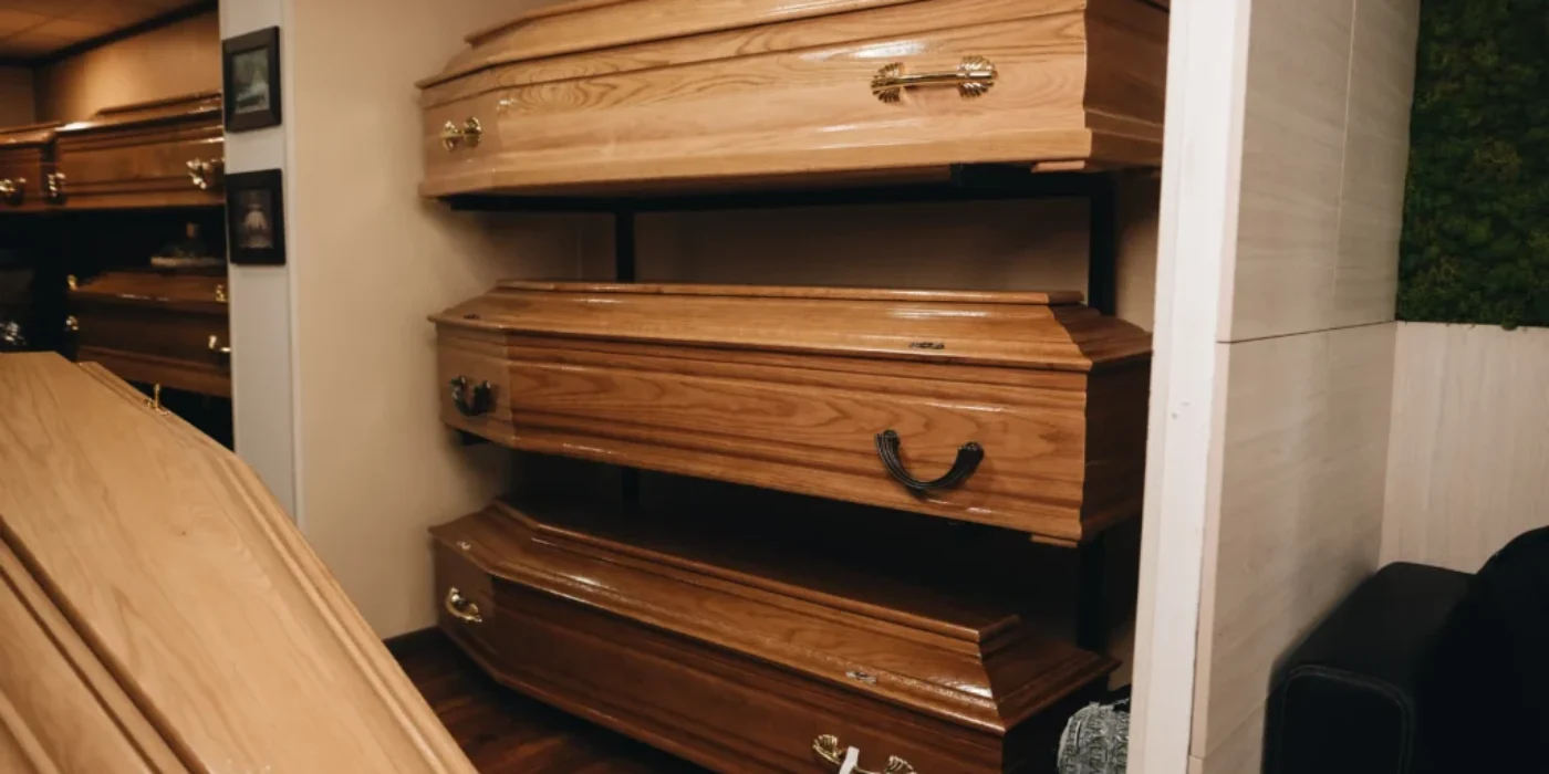 Asysta Calvaria podczas uroczystości pogrzebowej na cmentarzu – Wejherowo, Reda, Rumia