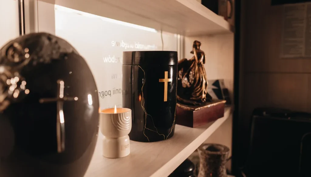 Asysta Calvaria przy złożeniu trumny do grobu – godny pochówek Wejherowo