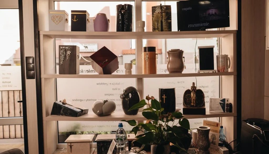 Trumna na katafalku podczas uroczystości pogrzebowej w Wejherowie – Calvaria dba o każdy detal ceremonii