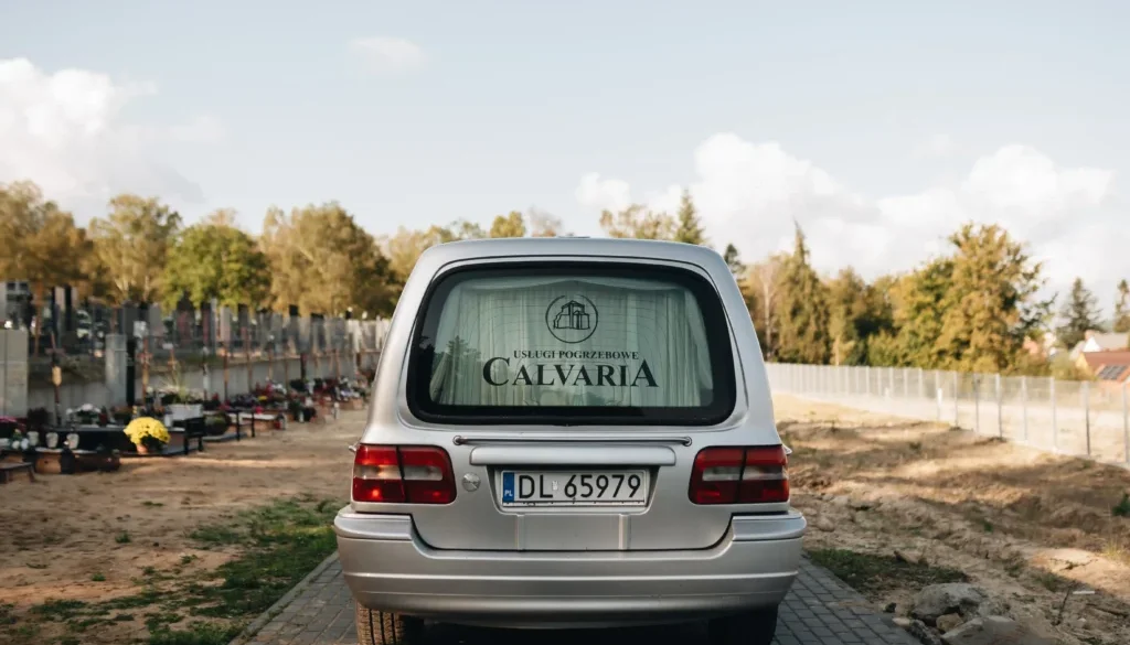 Ceremonia pogrzebowa na cmentarzu z asystą Calvaria – Wejherowo, Reda, Rumia