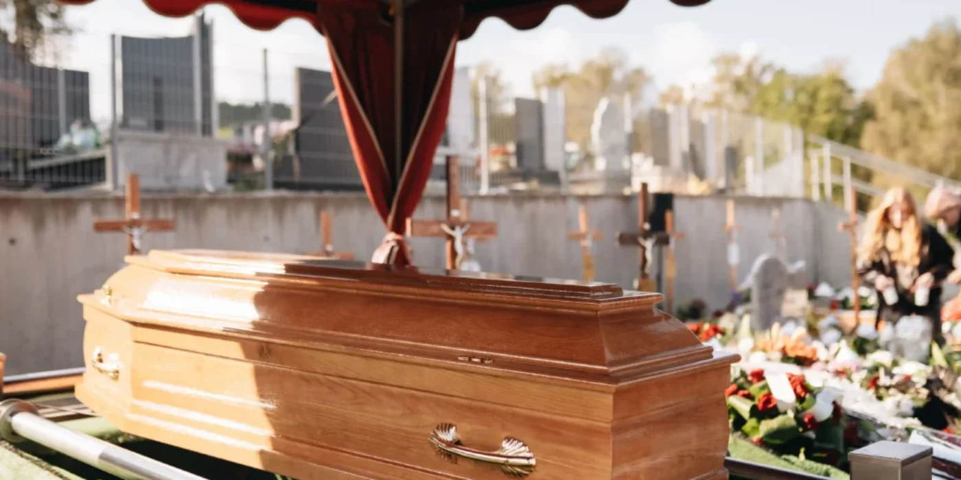 Pożegnanie rodziny przy trumnie organizowane przez Calvaria Wejherowo – empatia i spokój